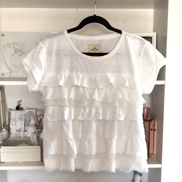 HOLLISTER White Textured Ruffle Layer Soft Top - Picture 2 of 9